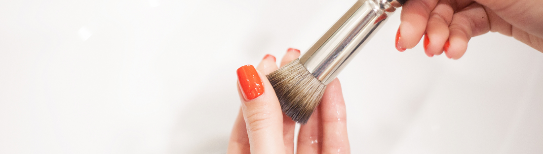 How To Clean Makeup Brushes At Home